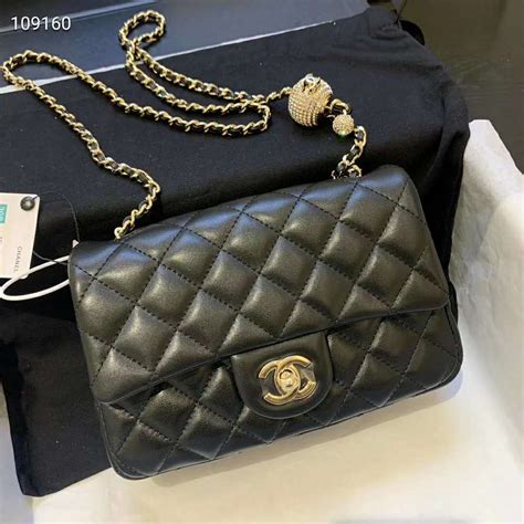 chanel flap bag gold m